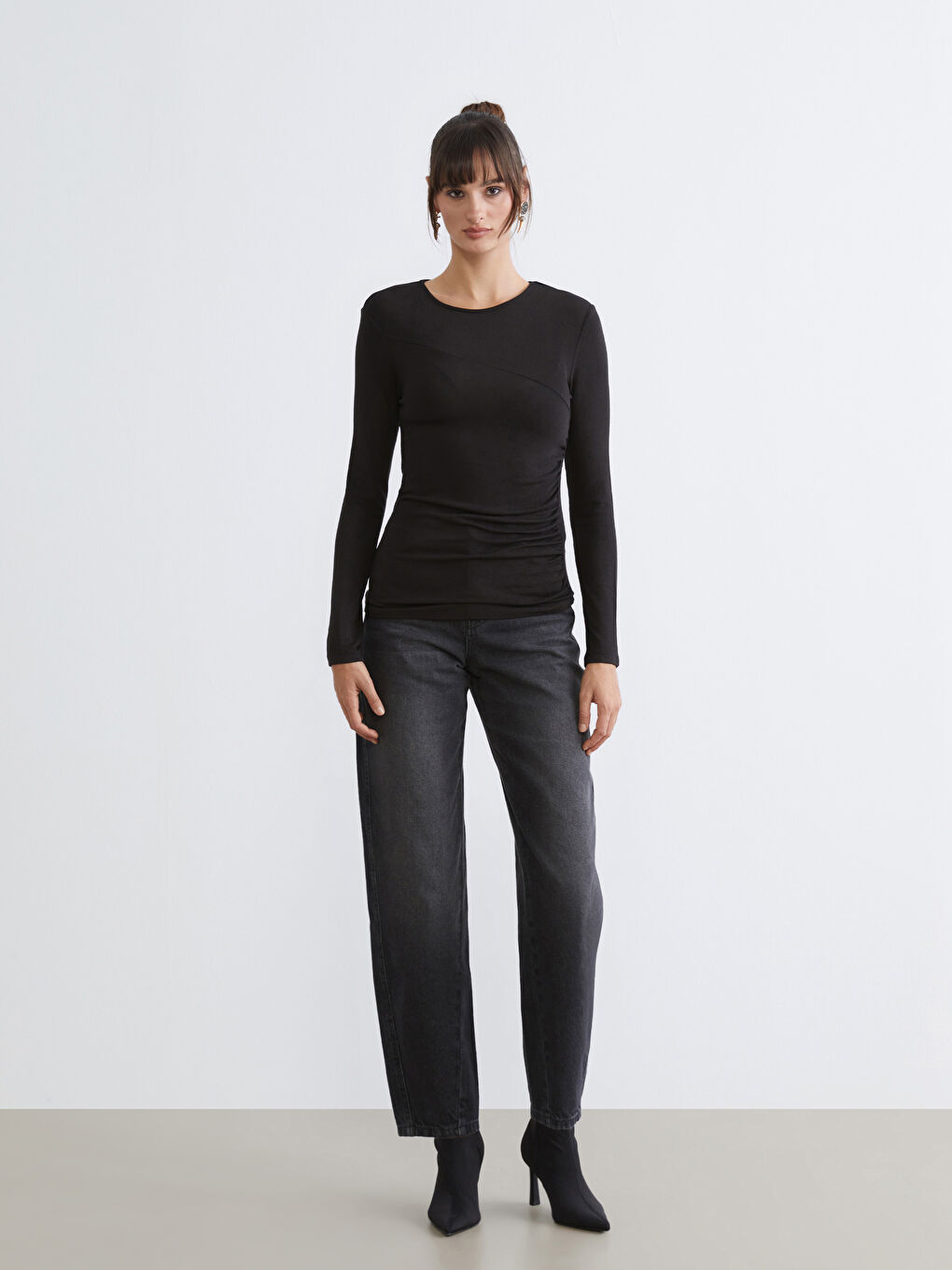 Siyah Bisiklet Yaka Büzgülü Kadın Body-1