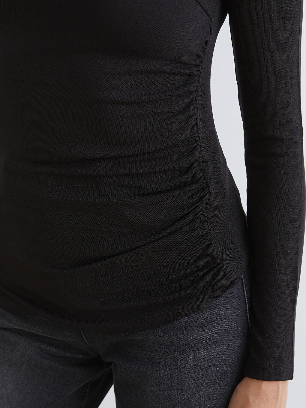 Siyah Bisiklet Yaka Büzgülü Kadın Body-2