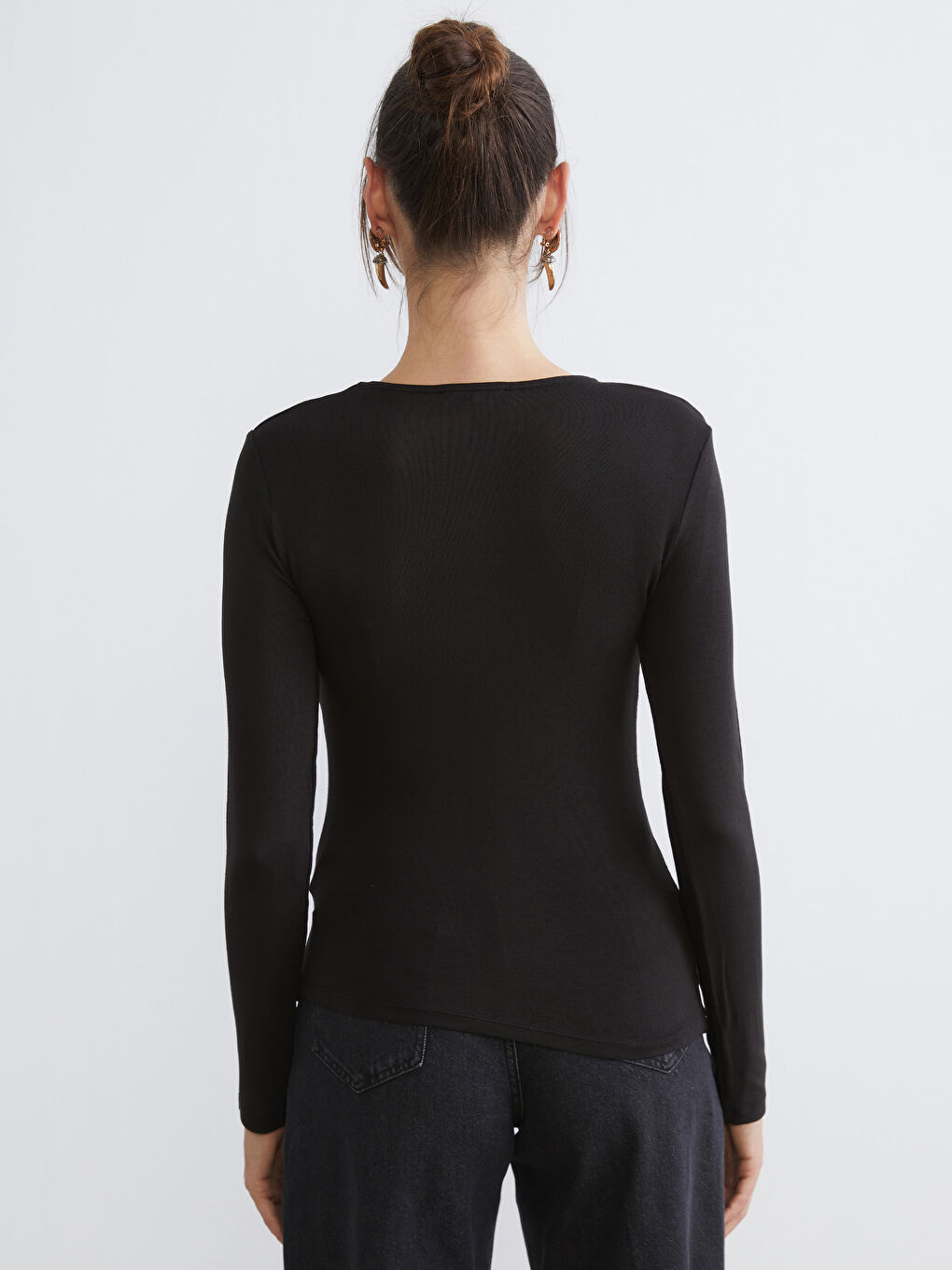 Siyah Bisiklet Yaka Büzgülü Kadın Body-3