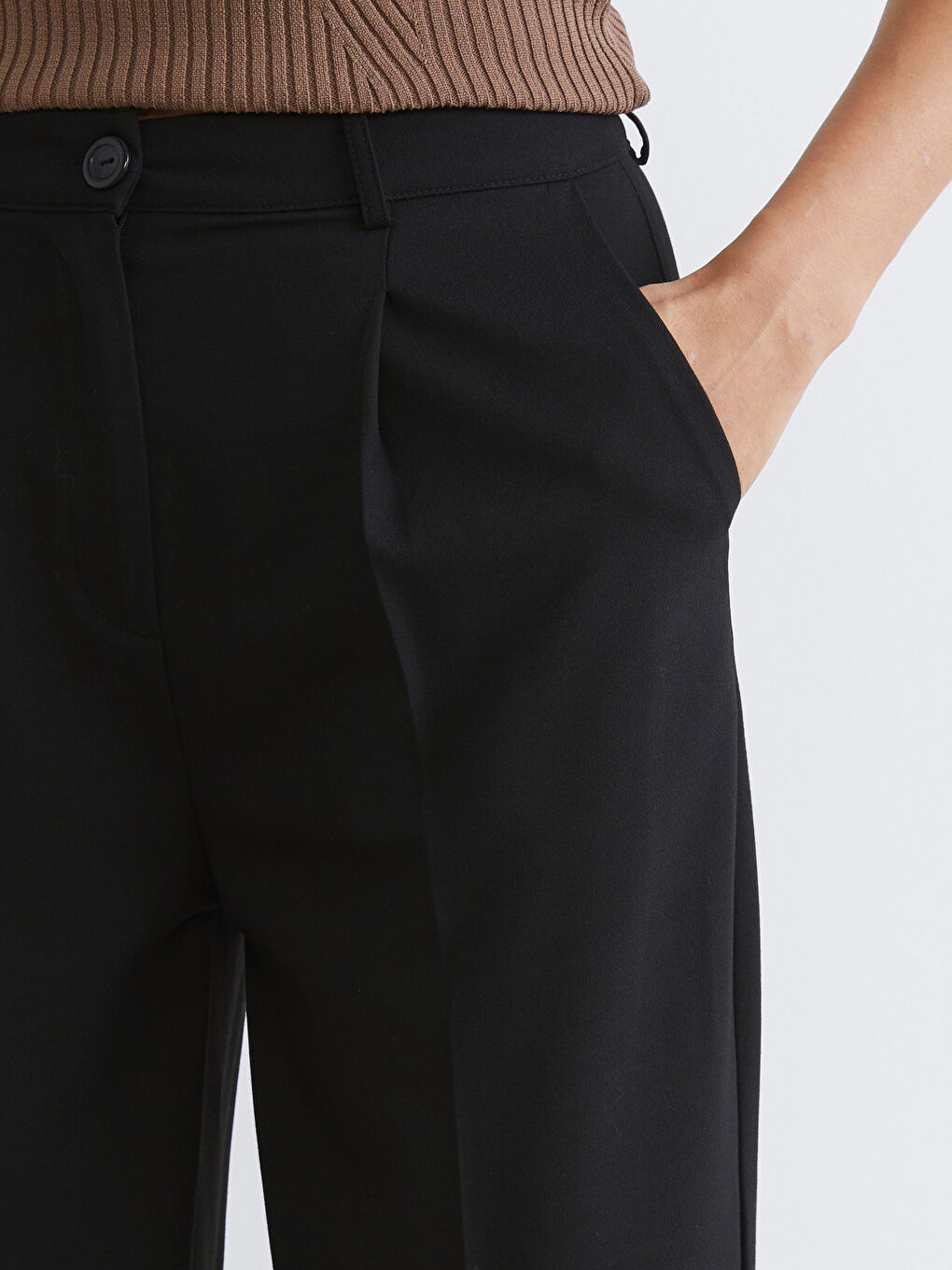 Siyah Carrot Fit Kadın Pileli Pantolon-2