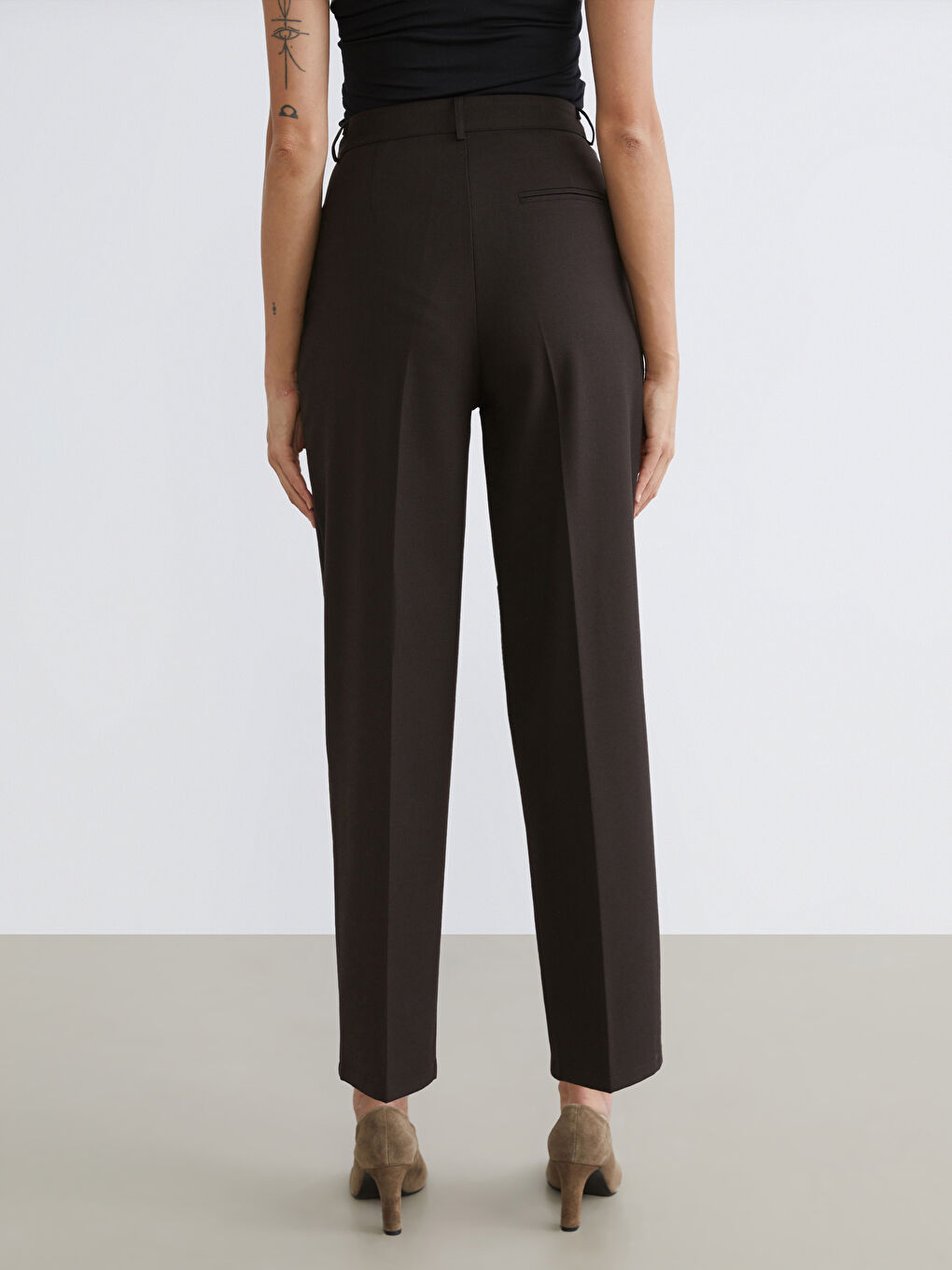 Kahverengi Carrot Fit Kadın Pileli Pantolon-3