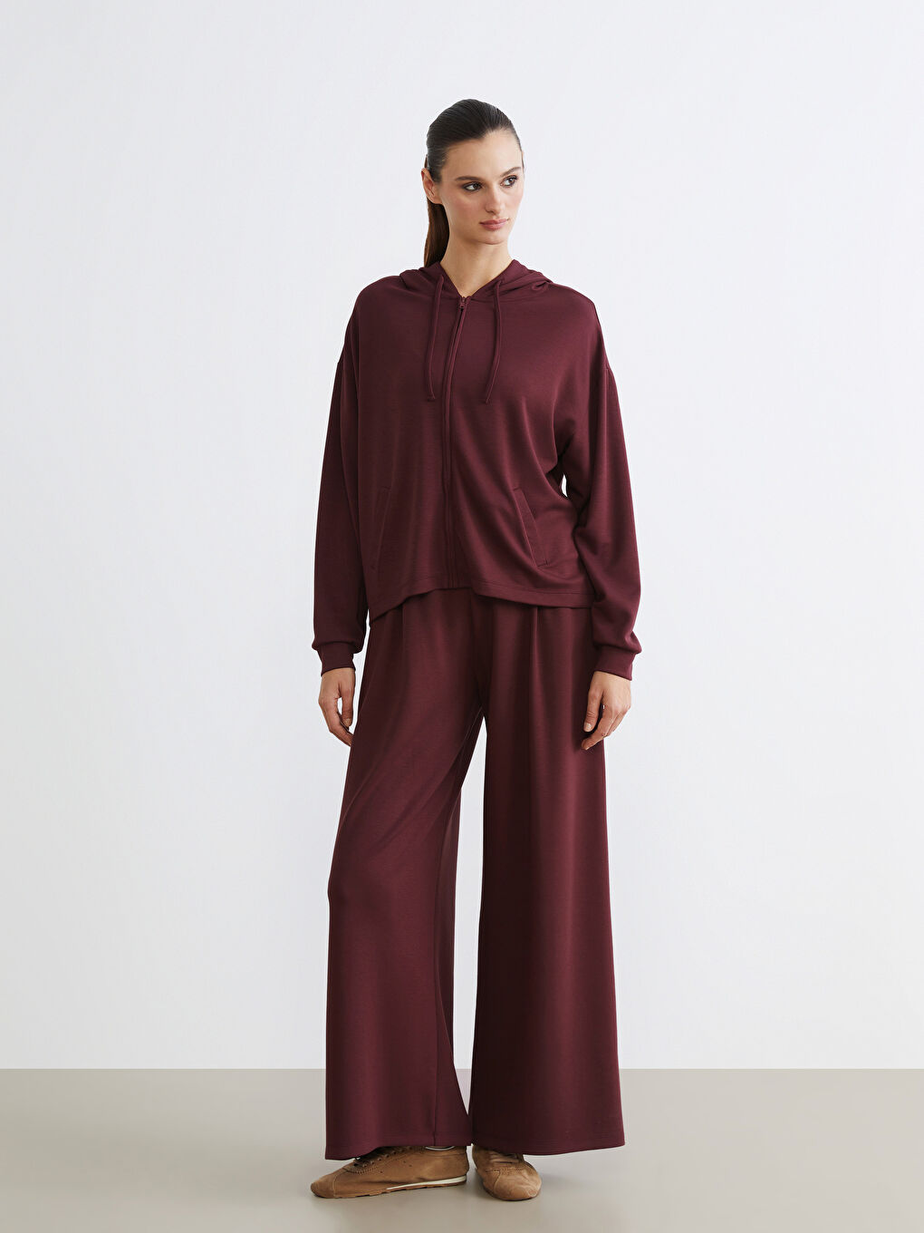 Bordo Kapüşonlu Kadın Fermuarlı Sweatshirt-1