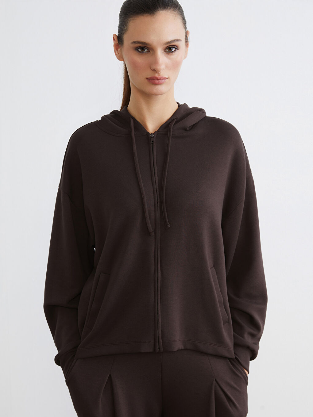 Kahverengi Kapüşonlu Kadın Fermuarlı Sweatshirt