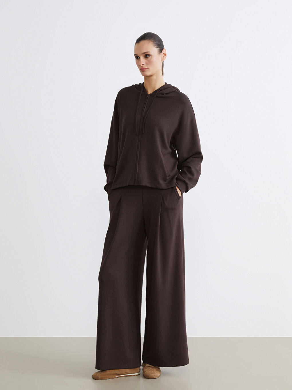 Kahverengi Kapüşonlu Kadın Fermuarlı Sweatshirt-1