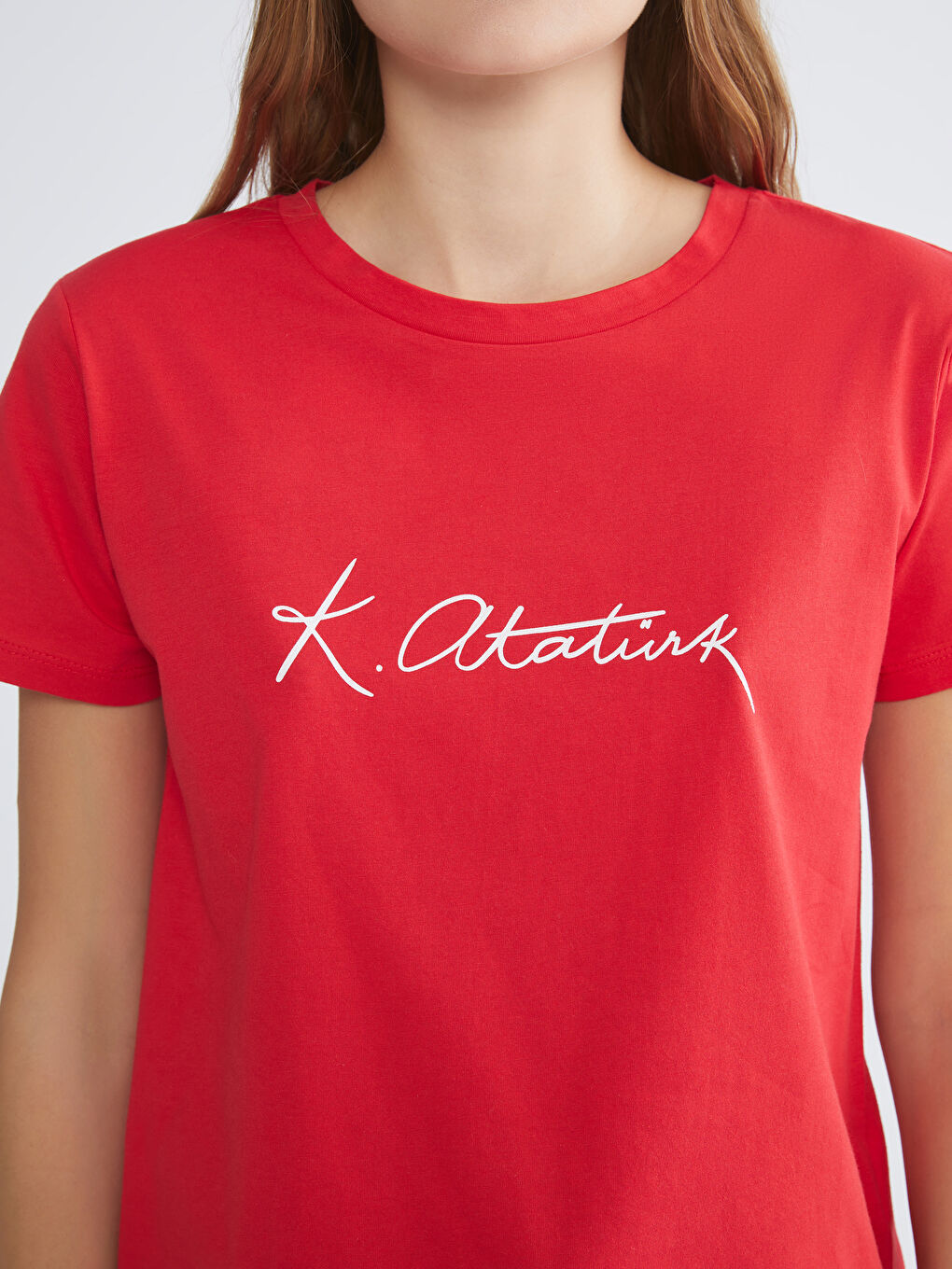 Kırmızı Bisiklet Yaka Atatürk Temalı Kadın Tişört-2