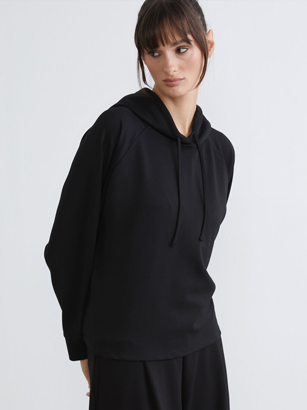 Siyah Bağcıklı Kadın Hoodie