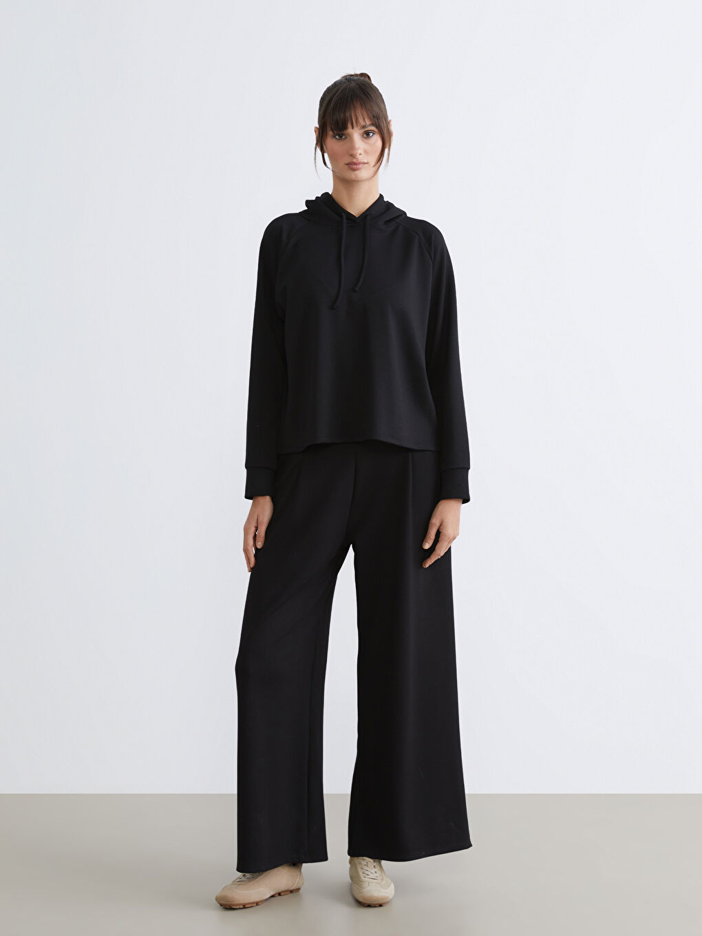 Siyah Bağcıklı Kadın Hoodie-1