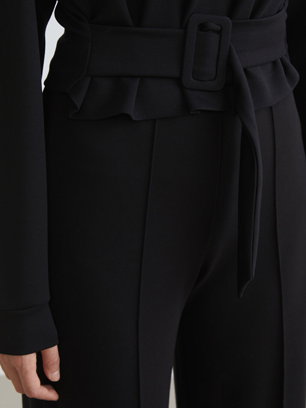 Siyah Kemer Detaylı Kadın Sweatshirt-2