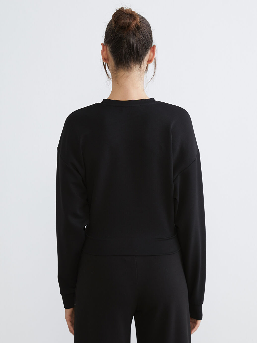 Siyah Kemer Detaylı Kadın Sweatshirt-3