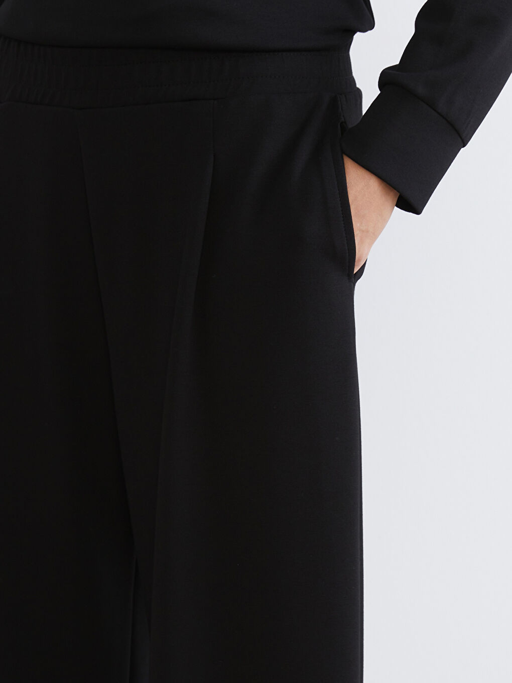 Siyah Beli Lastikli Geniş Paça Kadın Eşofman Altı-2