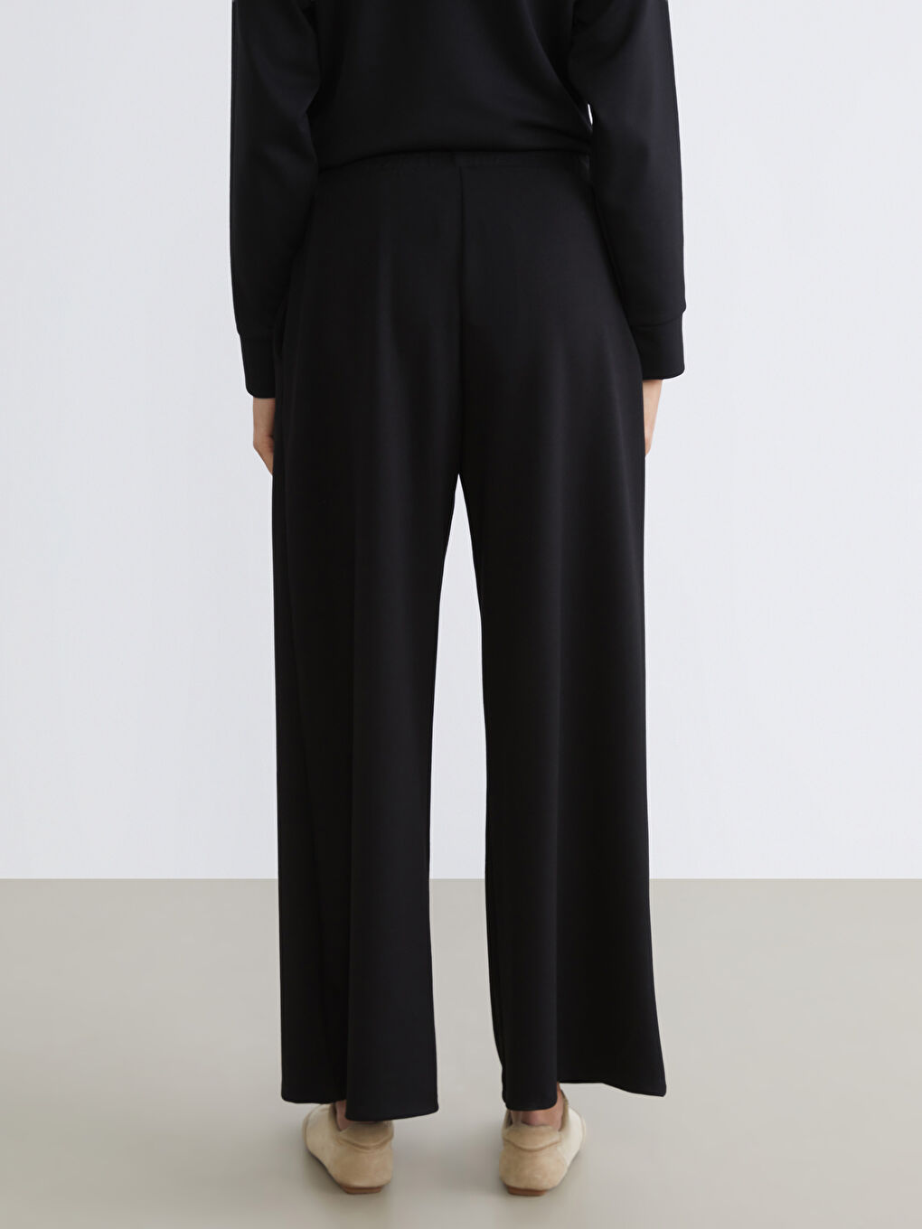 Siyah Beli Lastikli Geniş Paça Kadın Eşofman Altı-3