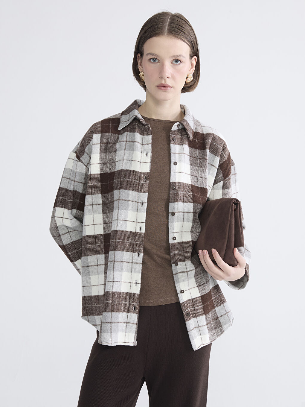 Клетчатая оверсайз рубашка для женщин