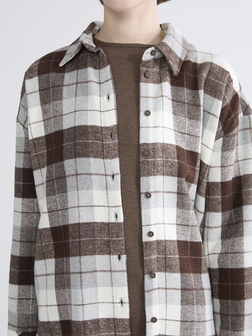 Клетчатая оверсайз рубашка для женщин-2