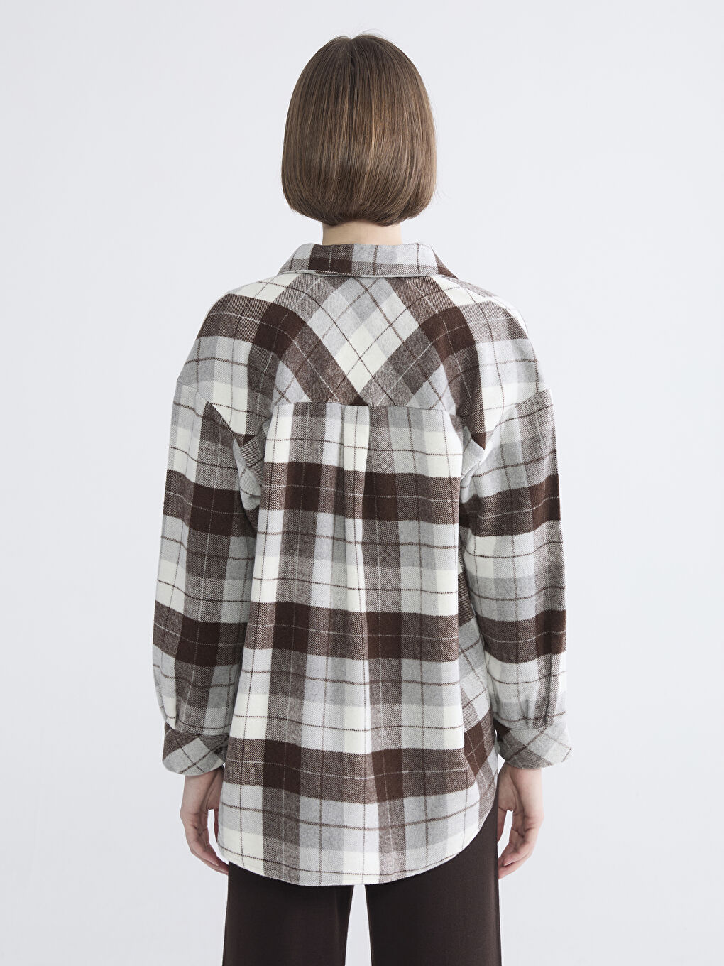 Клетчатая оверсайз рубашка для женщин-3