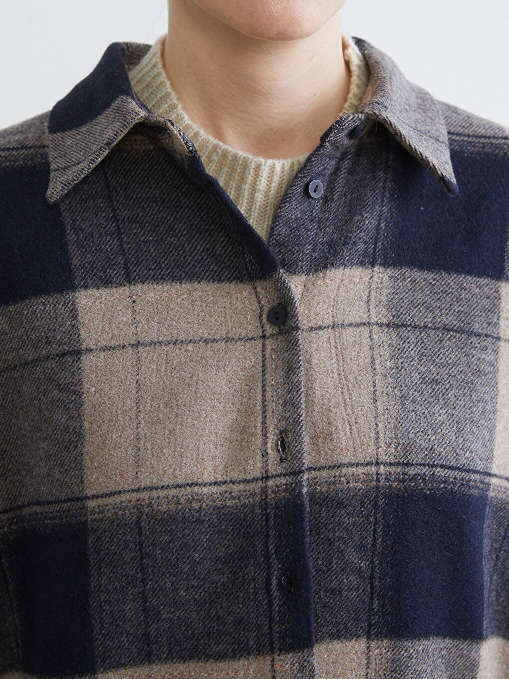 Plaid Oversize Women's Shirt-2