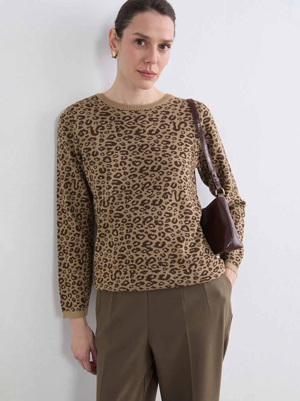 Kahverengi Bisiklet Yaka Leopar Desenli Kadın Triko Kazak