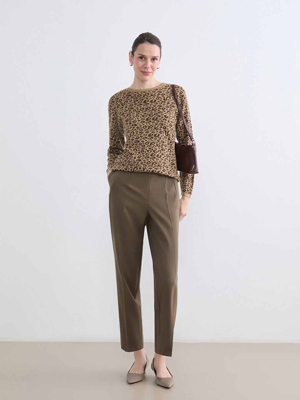Kahverengi Bisiklet Yaka Leopar Desenli Kadın Triko Kazak-1