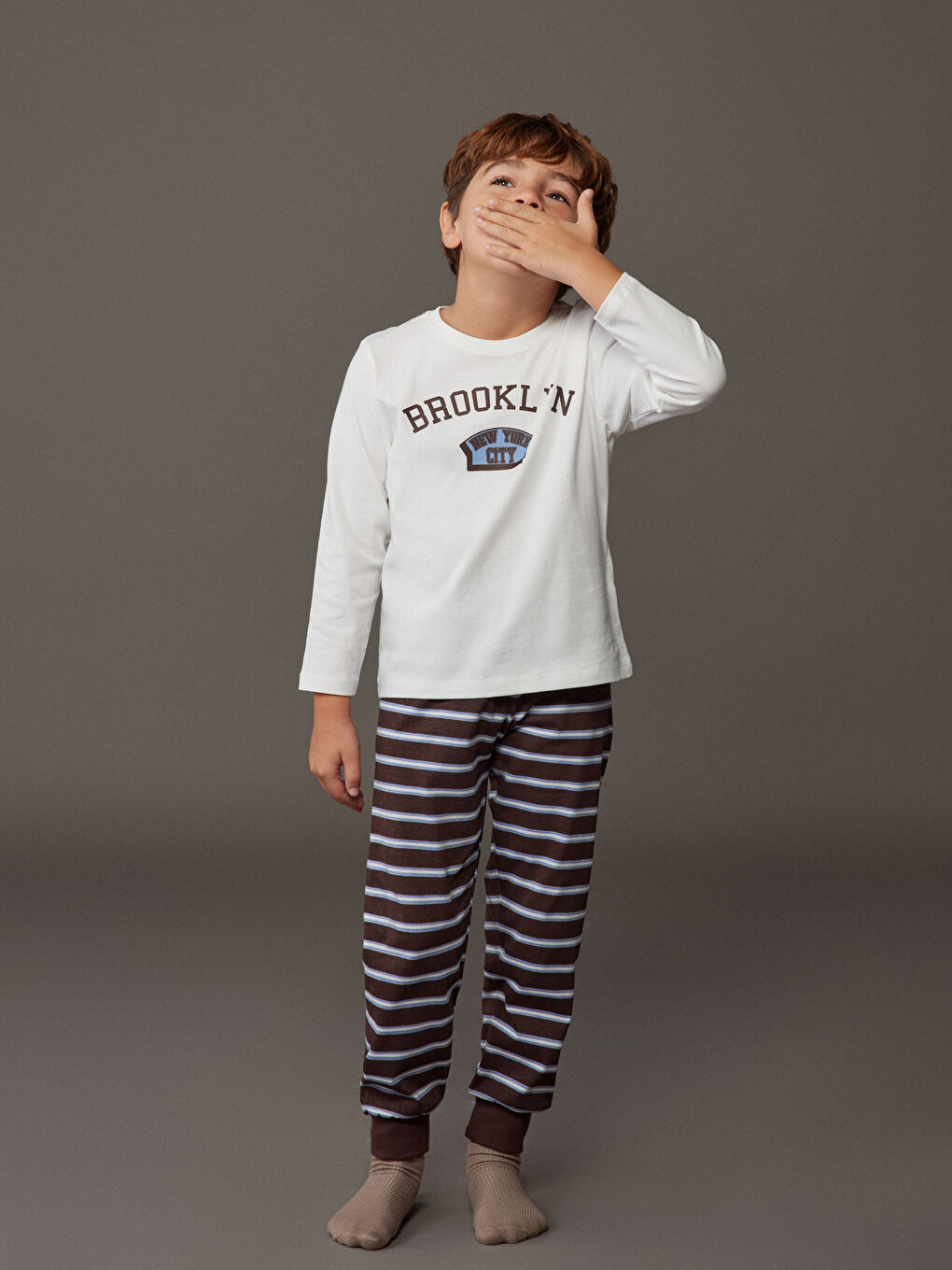 Beyaz Bisiklet Yaka Erkek Çocuk Pijama Takımı