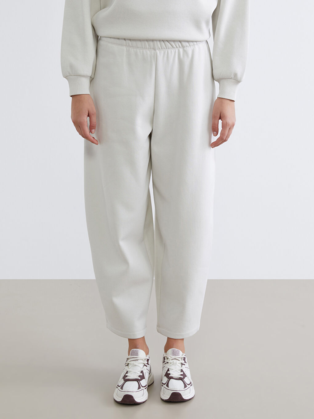 Gri Beli Lastikli Kadın Eşofman Altı-1