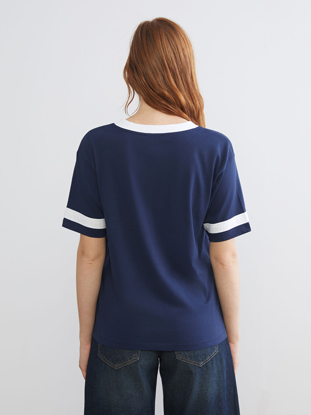 V Yaka California Baskılı Oversize Kadın Tişört-3