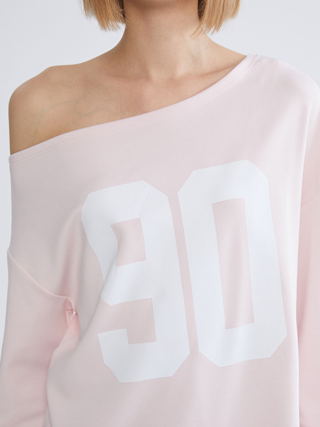 Pembe Kayık Yaka Baskılı Kadın Sweatshirt-2