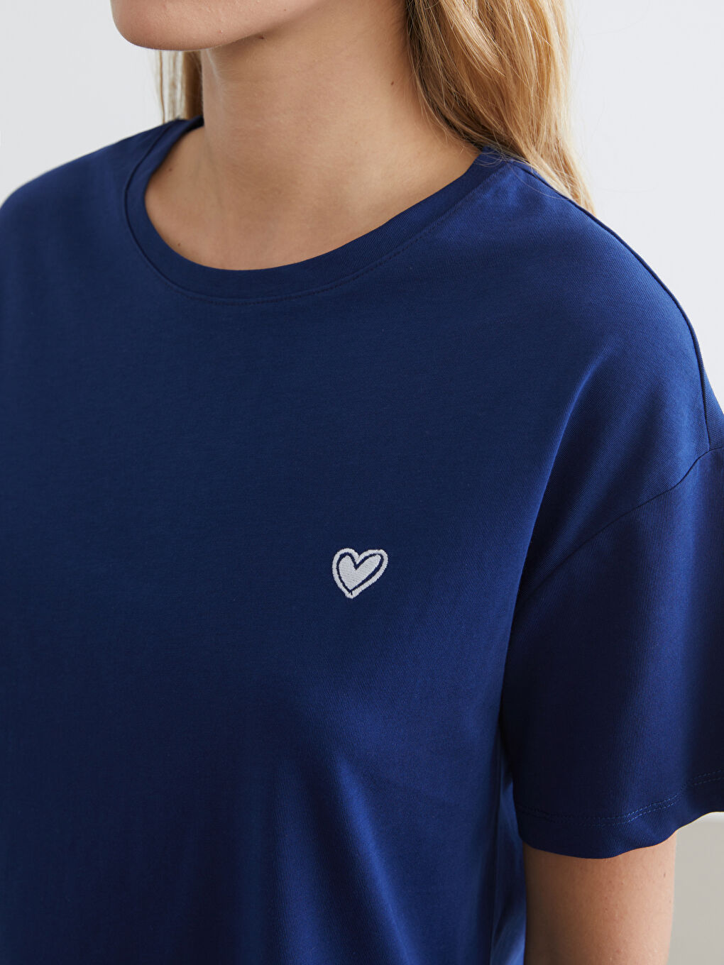 Женский пижамный комплект с круглым вырезом и принтом-2