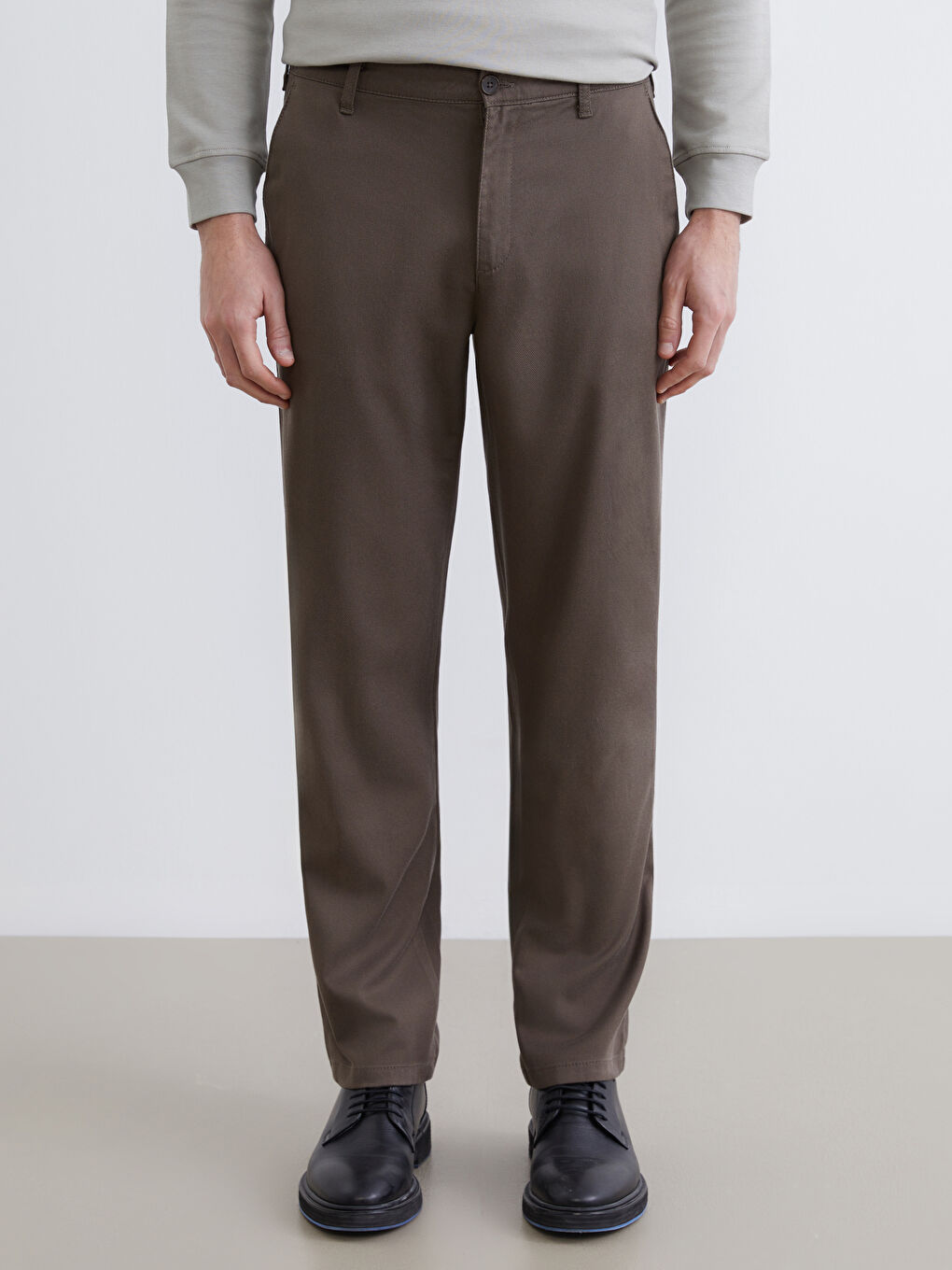 Kahverengi Standart Kalıp Gabardin Erkek Pantolon-1