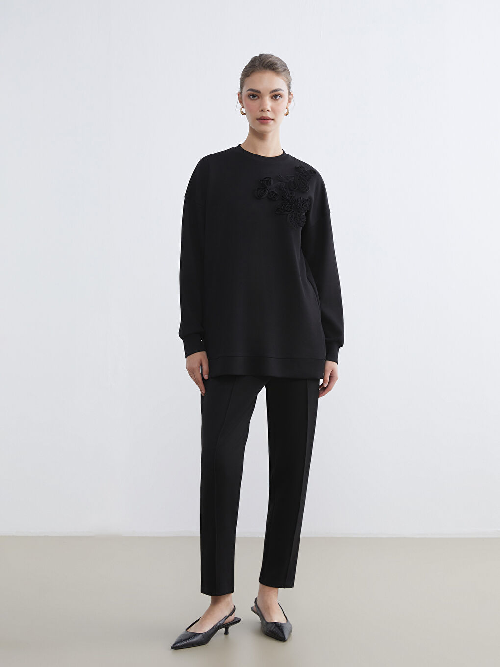 Siyah Bisiklet Yaka Çiçekli Kadın Sweatshirt Tunik-1