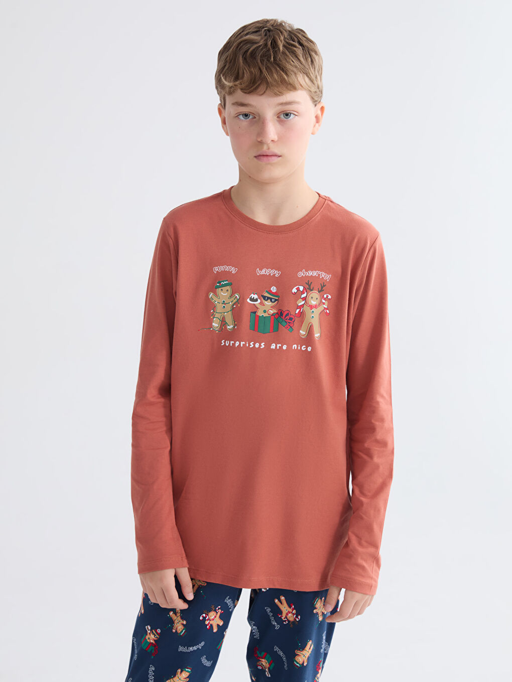 Kahverengi Bisiklet Yaka Yılbaşı Temalı Erkek Çocuk Pijama Takımı-1