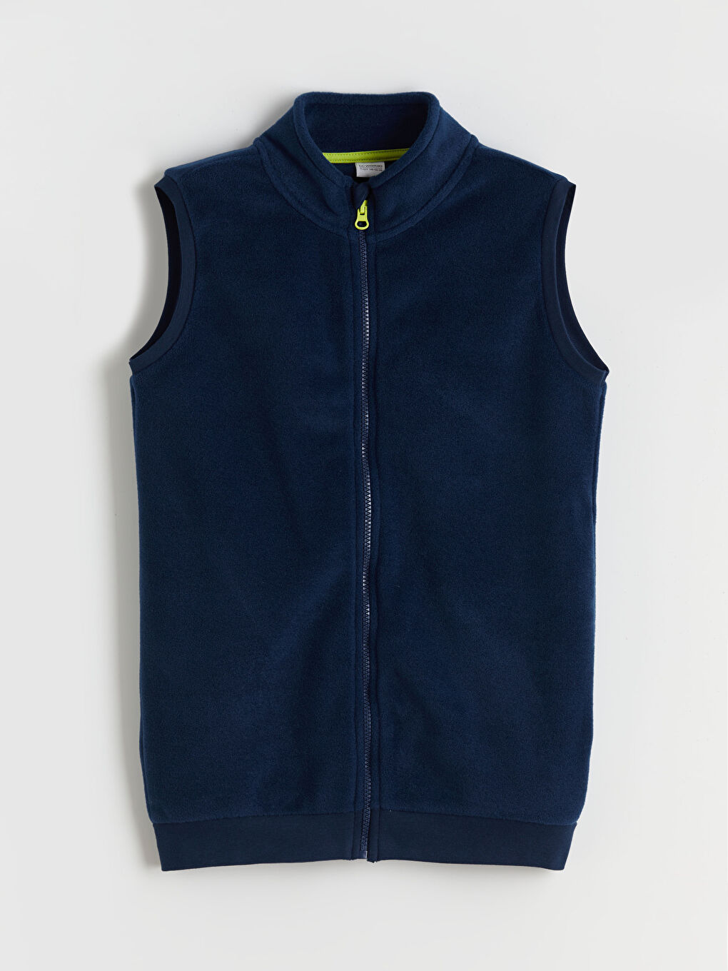 Prsluk od polar materijala sa uspravnom kragnom za dečake-2