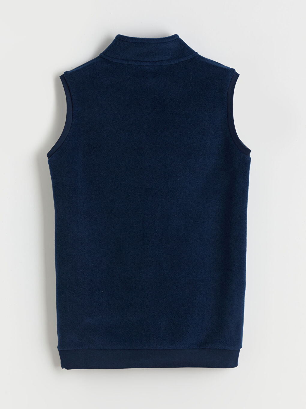 Prsluk od polar materijala sa uspravnom kragnom za dečake-3