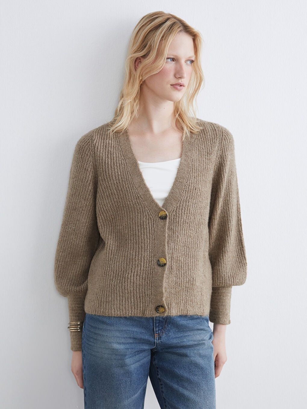 Kahverengi V Yaka Balon Kollu Kadın Triko Hırka