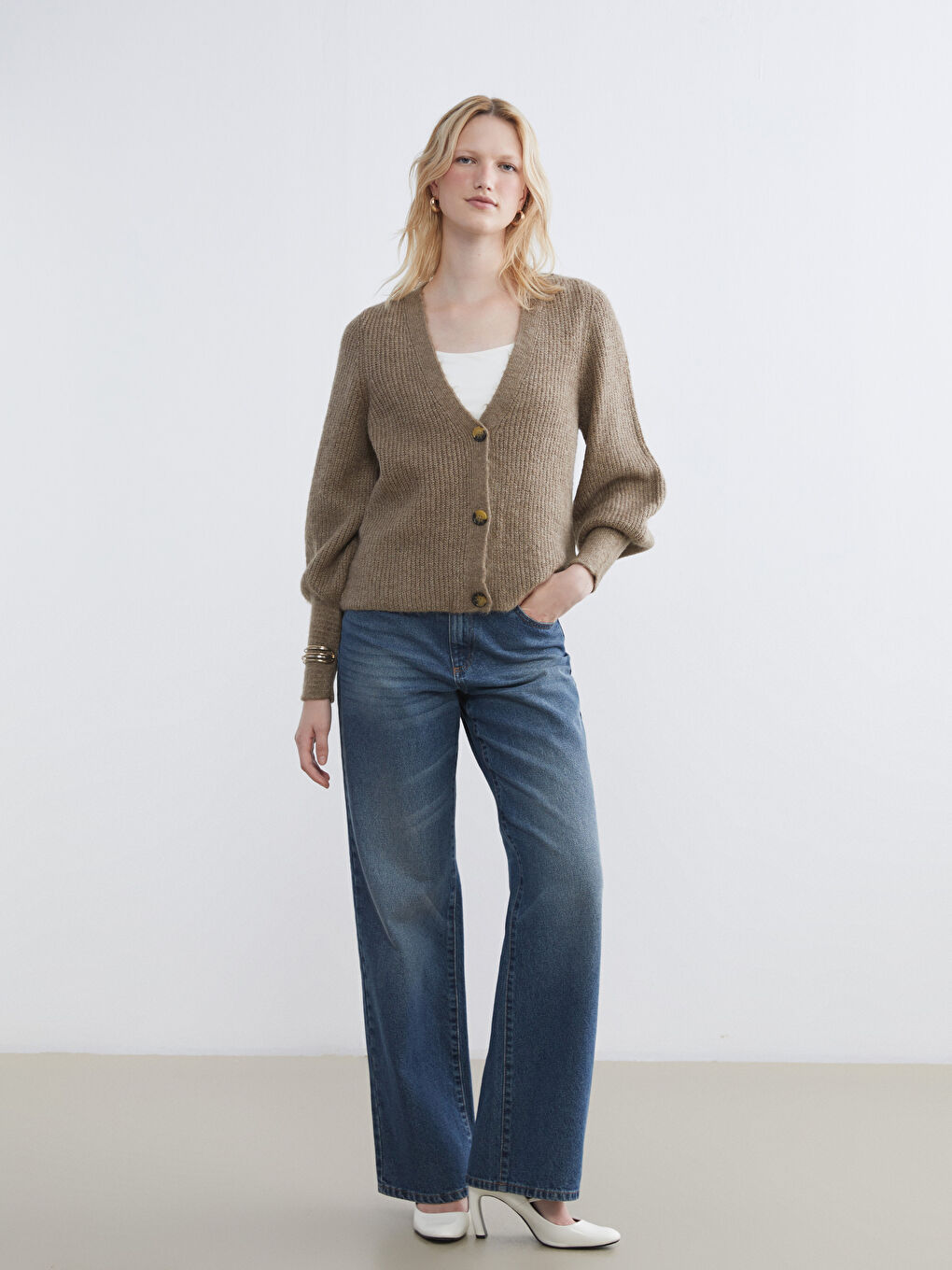 Kahverengi V Yaka Balon Kollu Kadın Triko Hırka-1