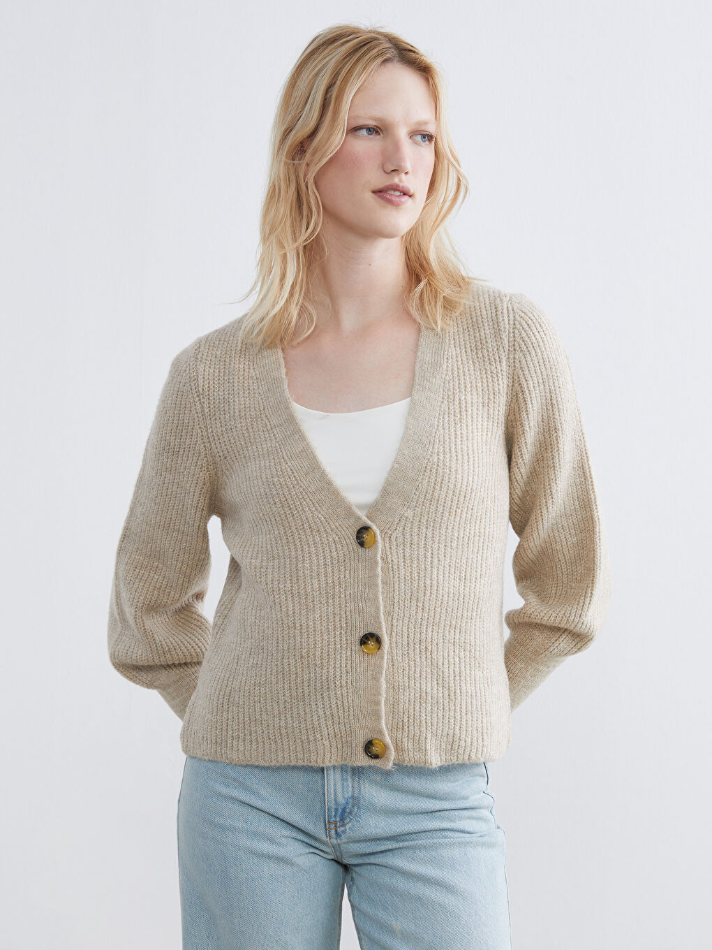 Bej V Yaka Balon Kollu Kadın Triko Hırka