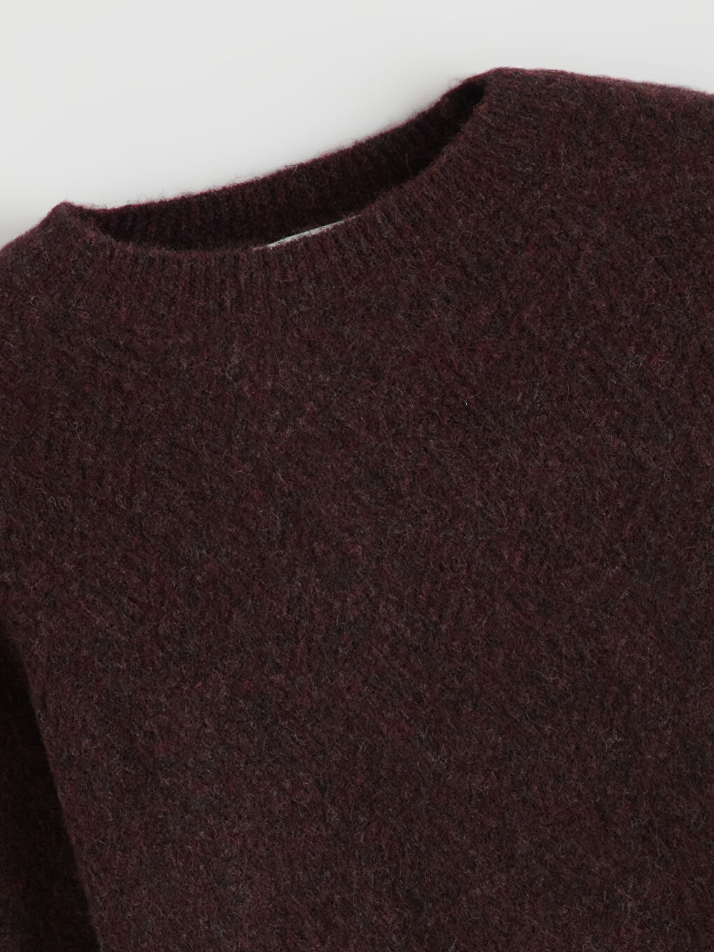 Džemper za Žene sa Okruglim Izrezom i Samouzorom od Trikotaže-5