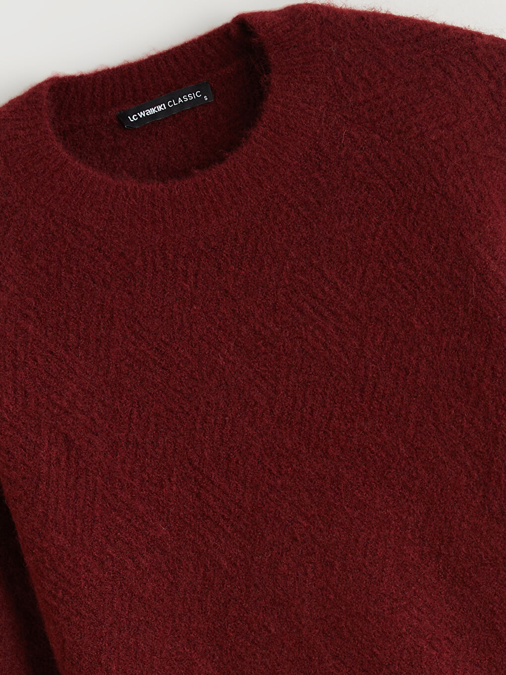 Džemper za Žene sa Okruglim Izrezom i Samouzorom od Trikotaže-5