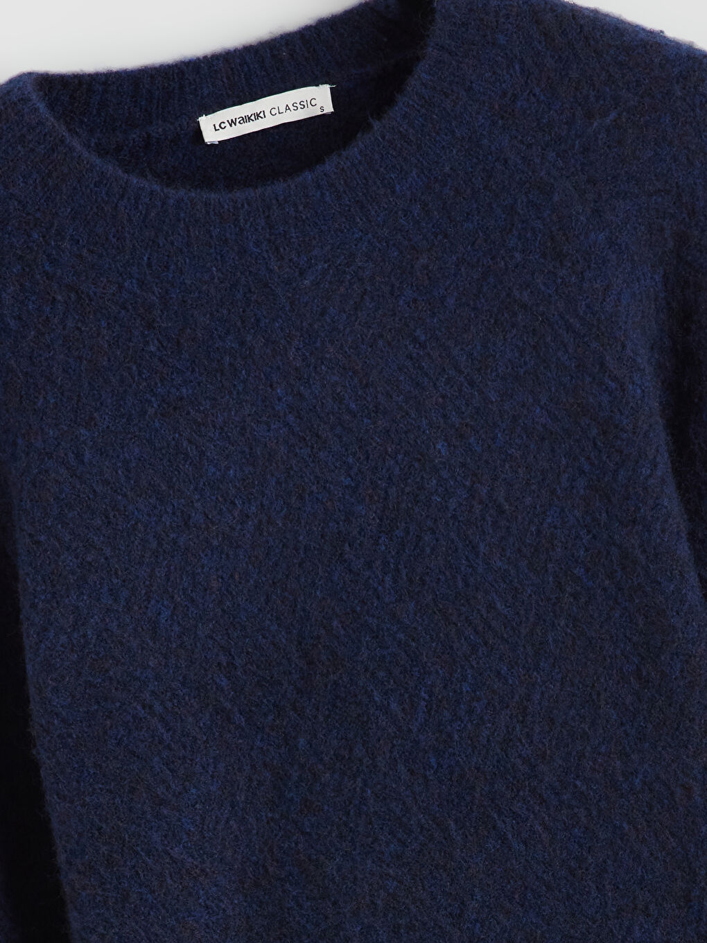 Džemper za Žene sa Okruglim Izrezom i Samouzorom od Trikotaže-5