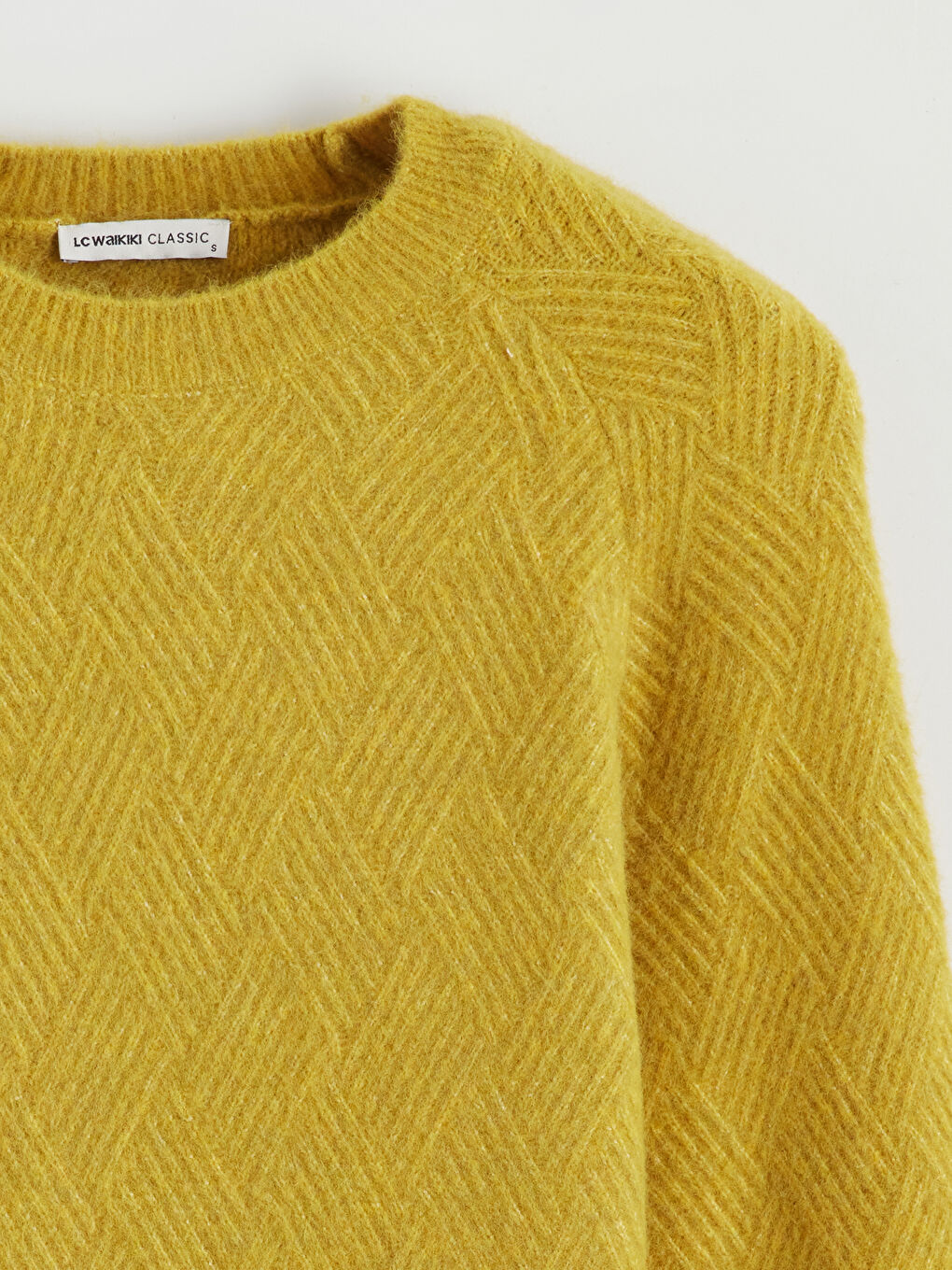 Džemper za Žene sa Okruglim Izrezom i Samouzorom od Trikotaže-5