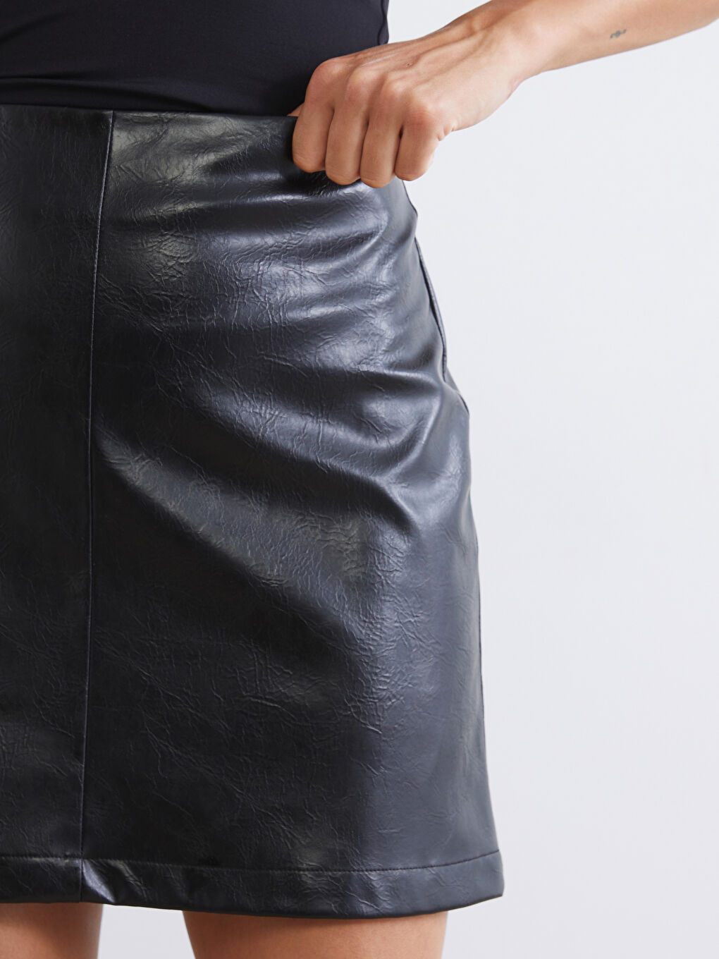 High Waisted Zippered Faux Leather Mini Skirt-2