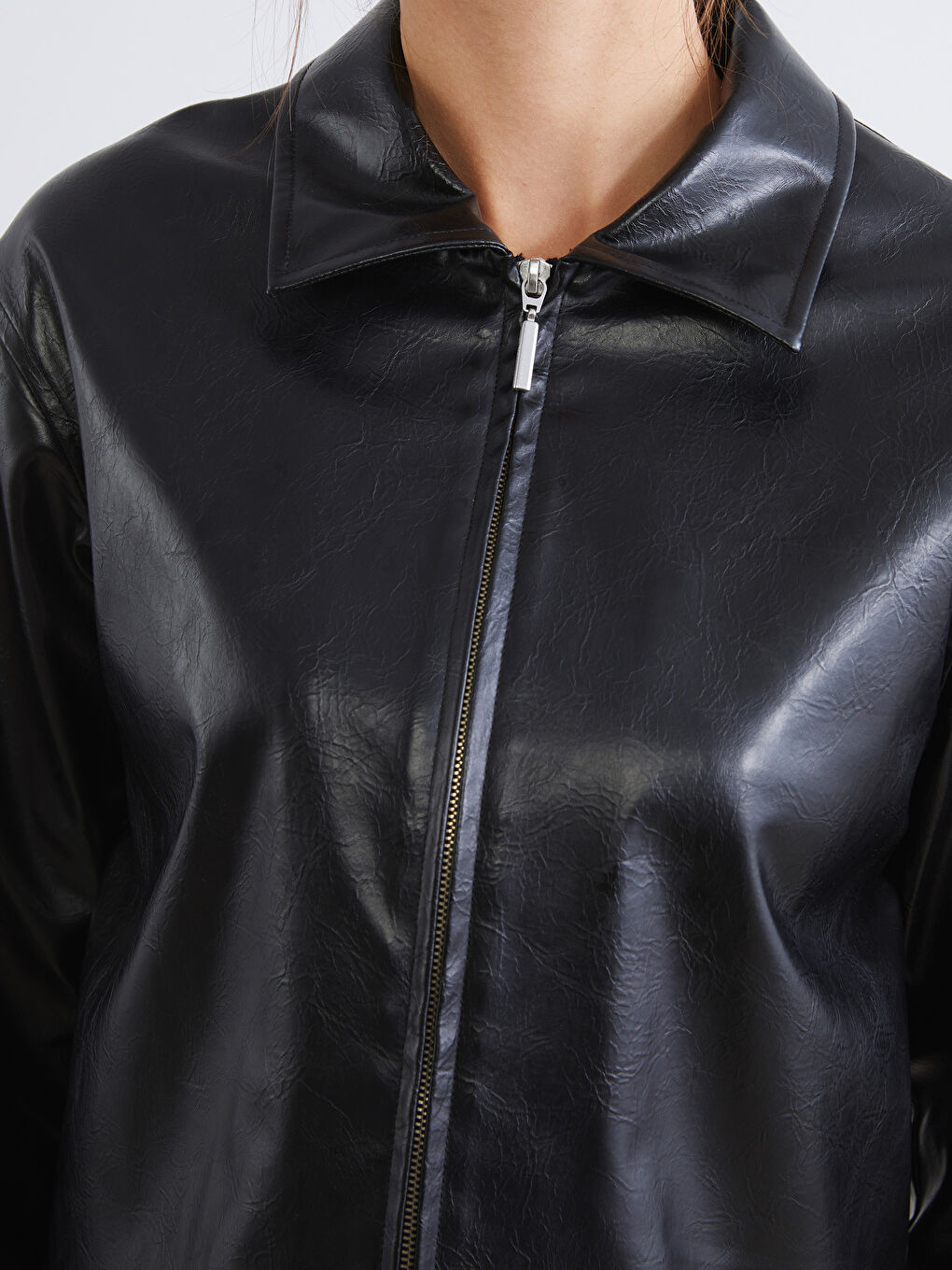 Siyah Gömlek Yaka Kadın Deri Görünümlü Ceket-2