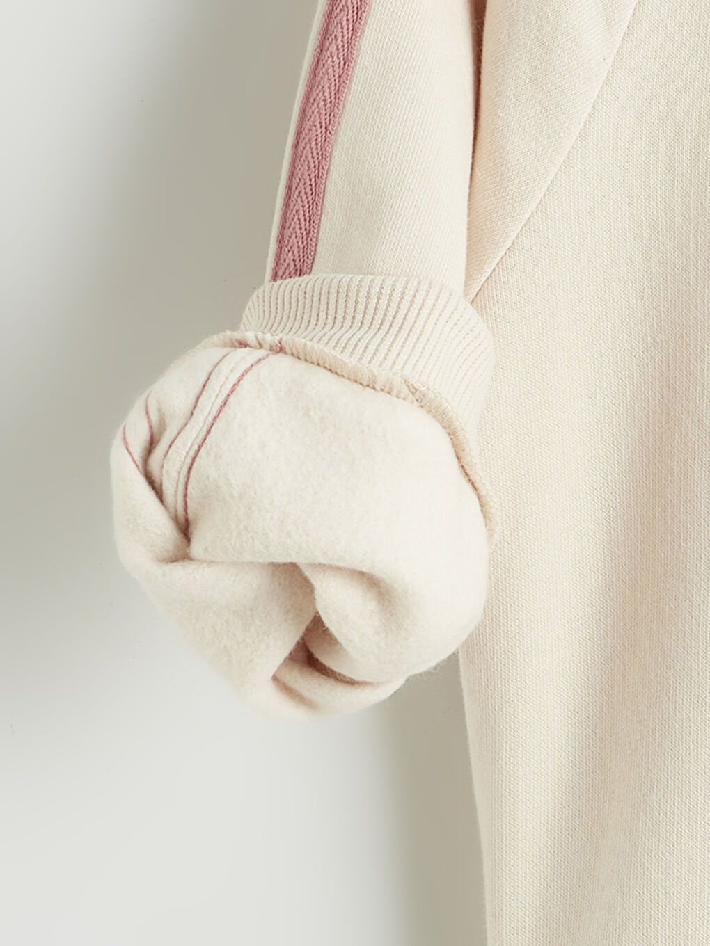 გოგონა ბეჟი თბილი ზედა-2