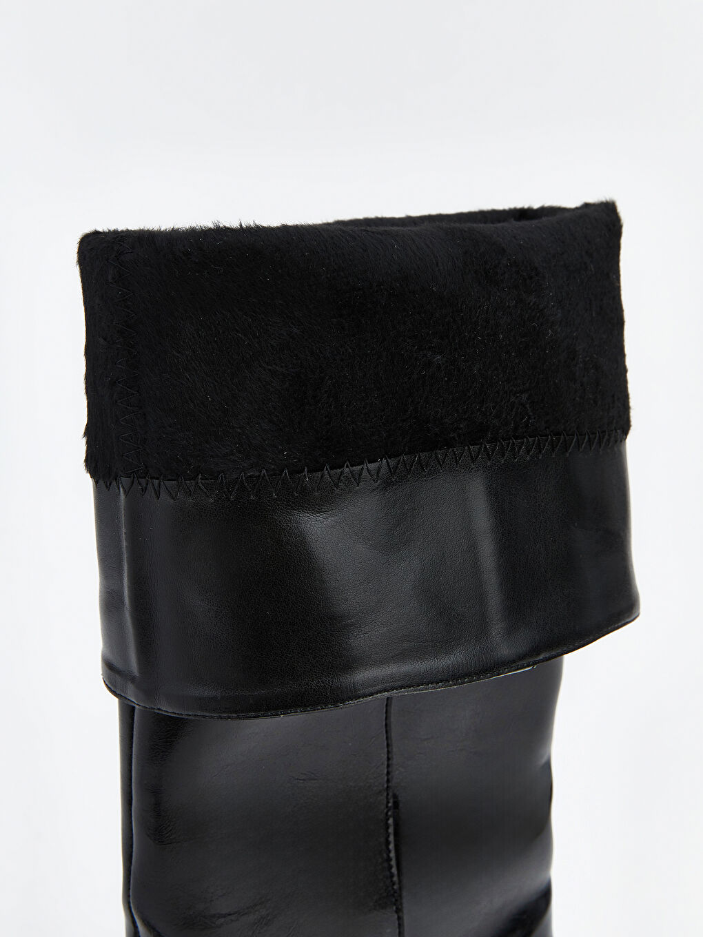 Siyah Deri Görünümlü Kadın Çizme-5