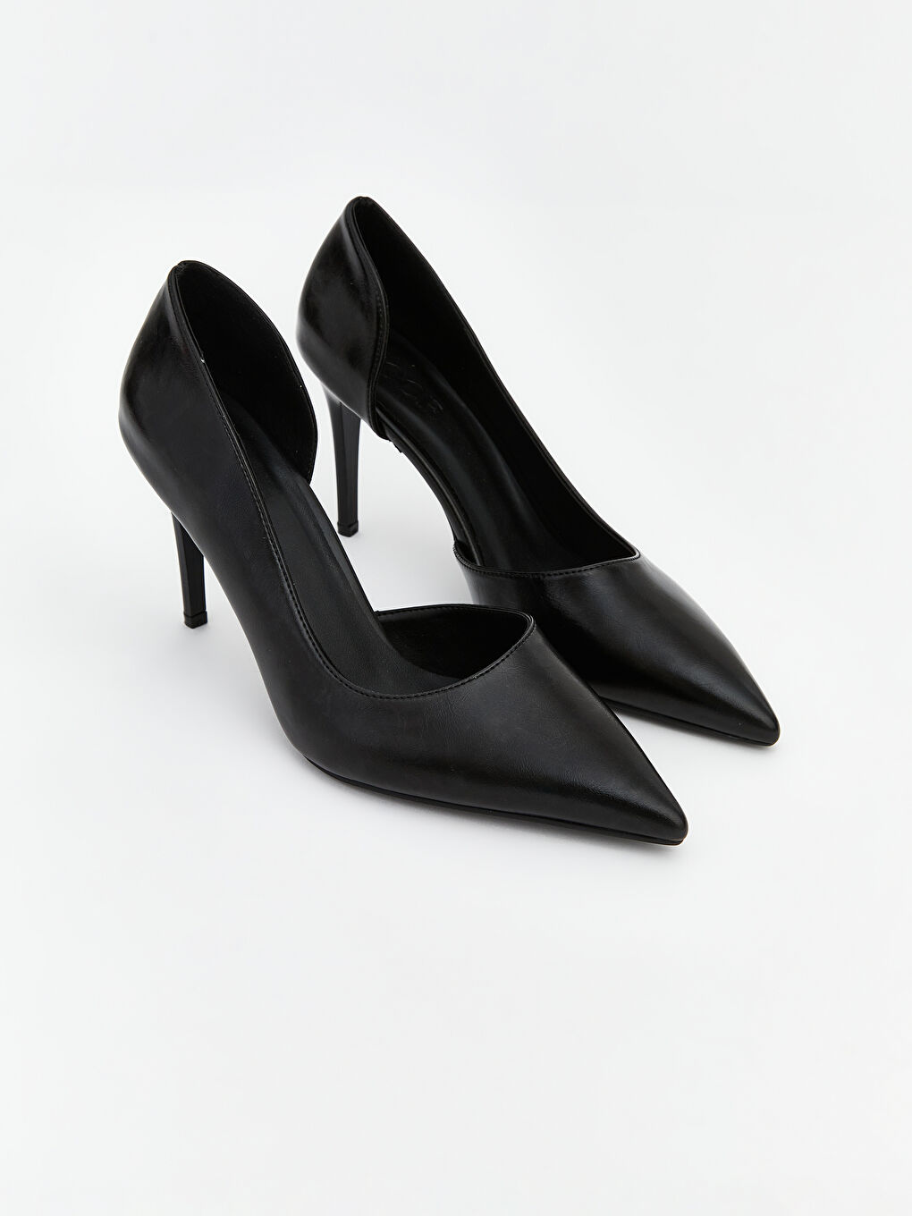 Siyah Sivri Burun Kadın Topuklu Ayakkabı