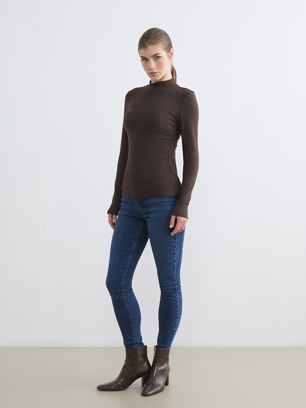 Kahverengi Dik Yaka Kadın Body-1