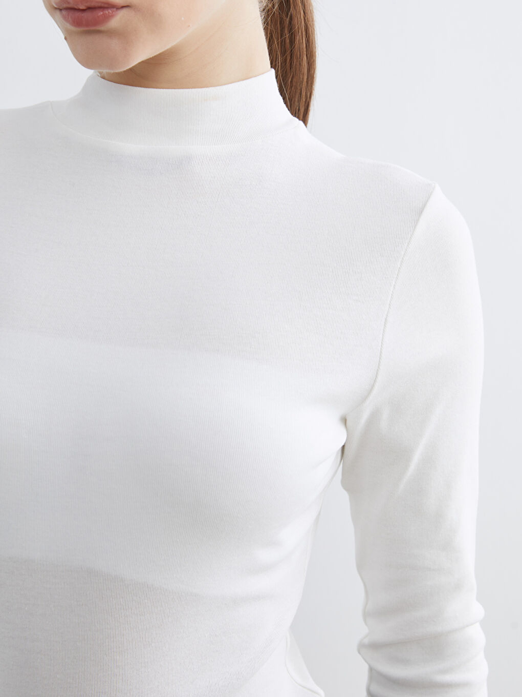 Ekru Dik Yaka Kadın Body-2