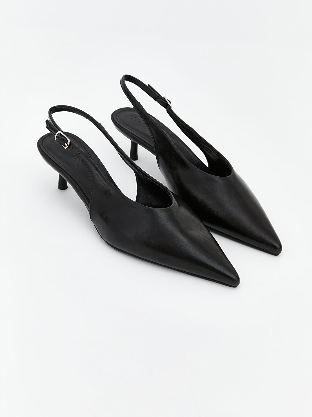 Siyah Sivri Burun Kadın Topuklu Ayakkabı