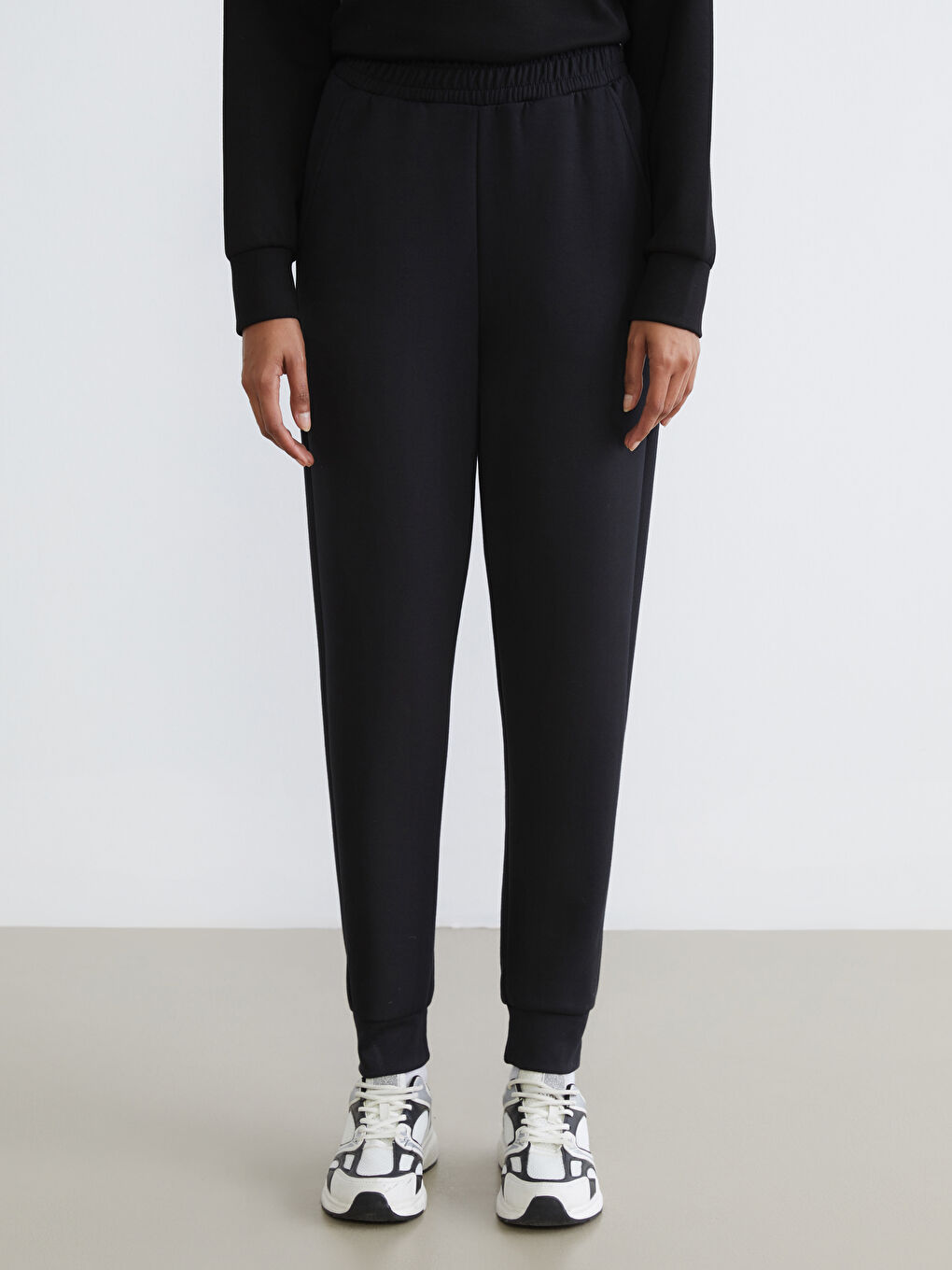 Siyah Beli Lastikli Kadın Jogger Eşofman Altı-1