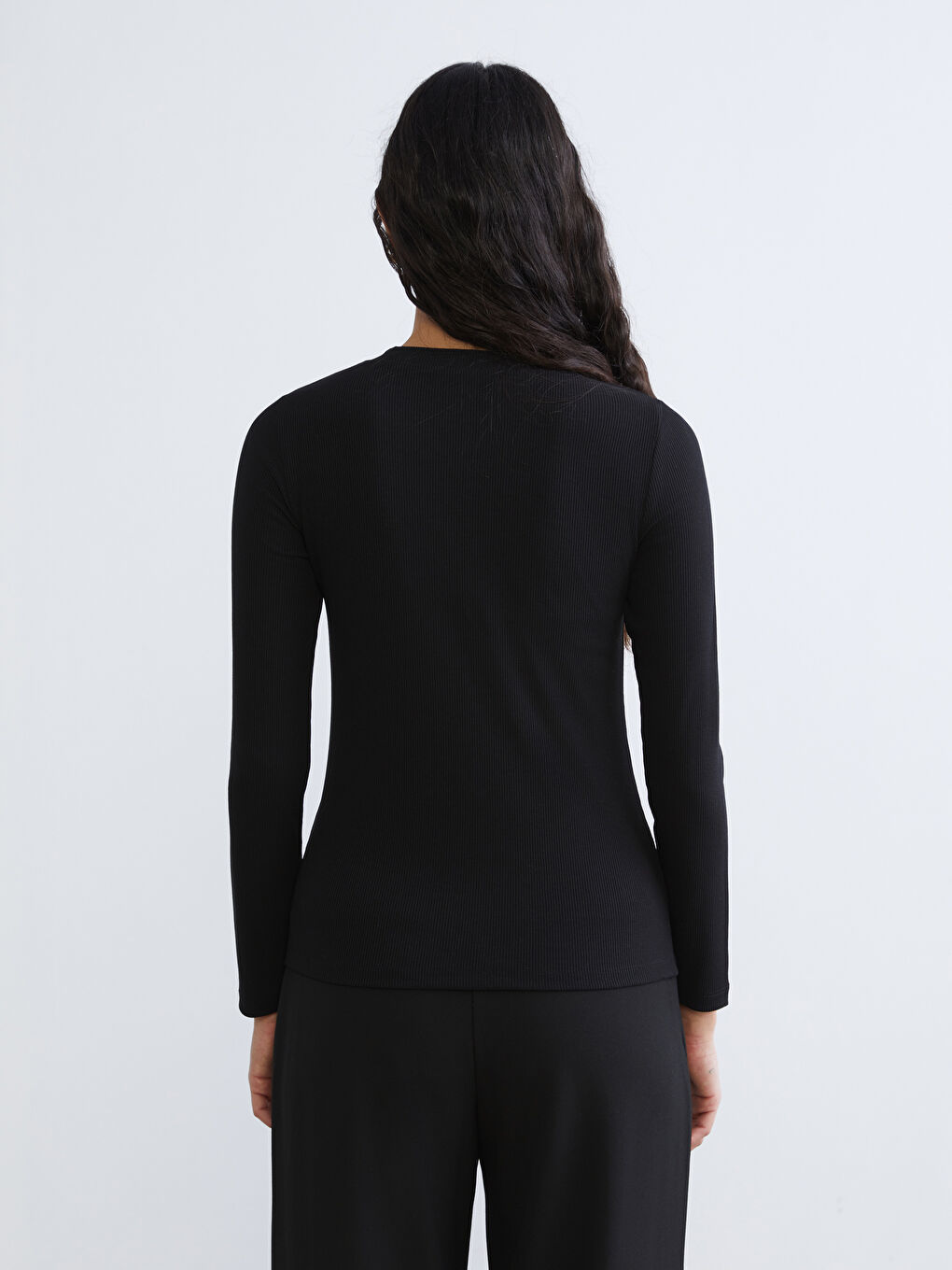 Siyah Bisiklet Yaka Taşlı Kadın Tişört-3