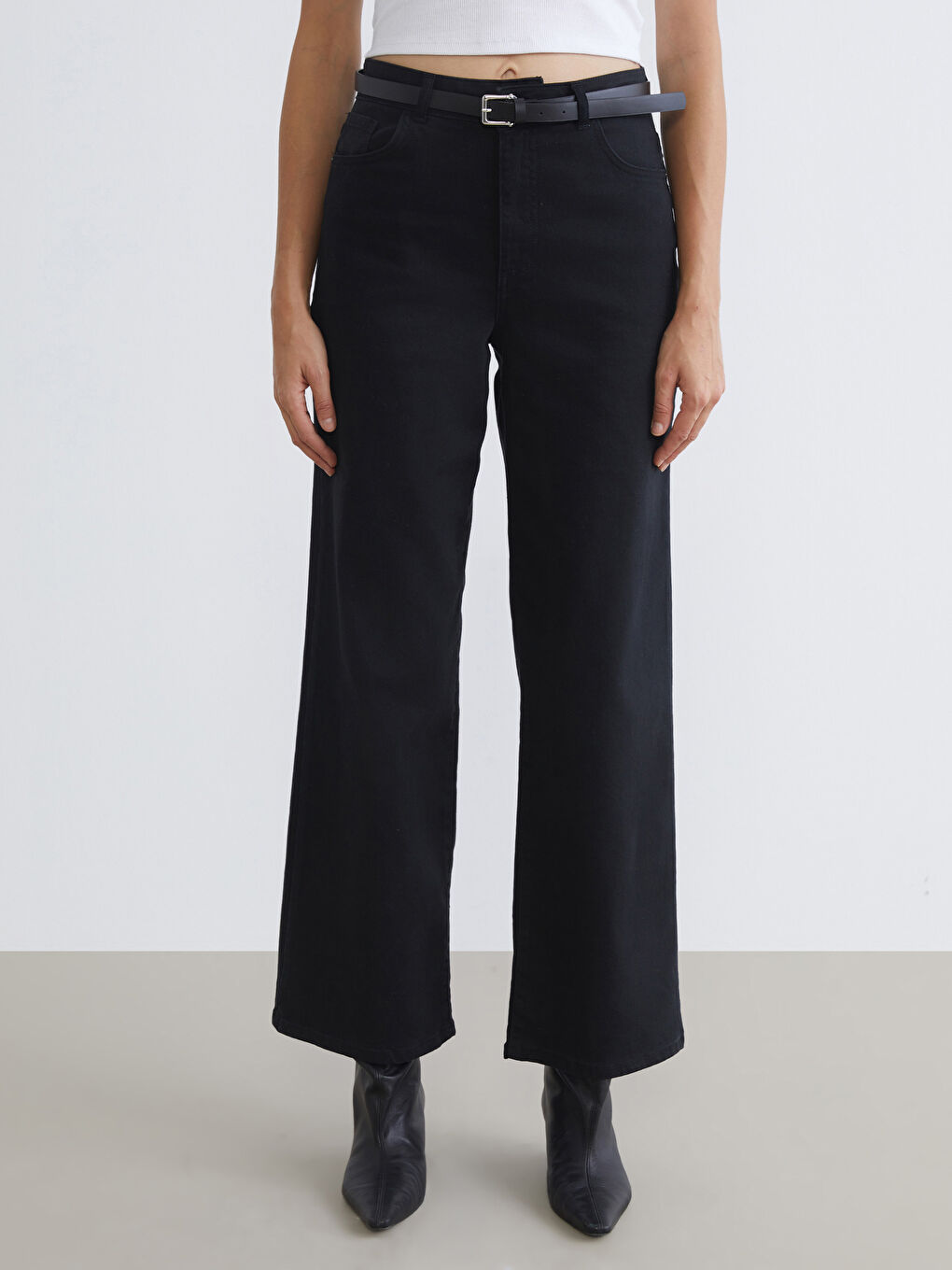 Siyah Beli Kemerli Wideleg Kadın Jean Pantolon-1