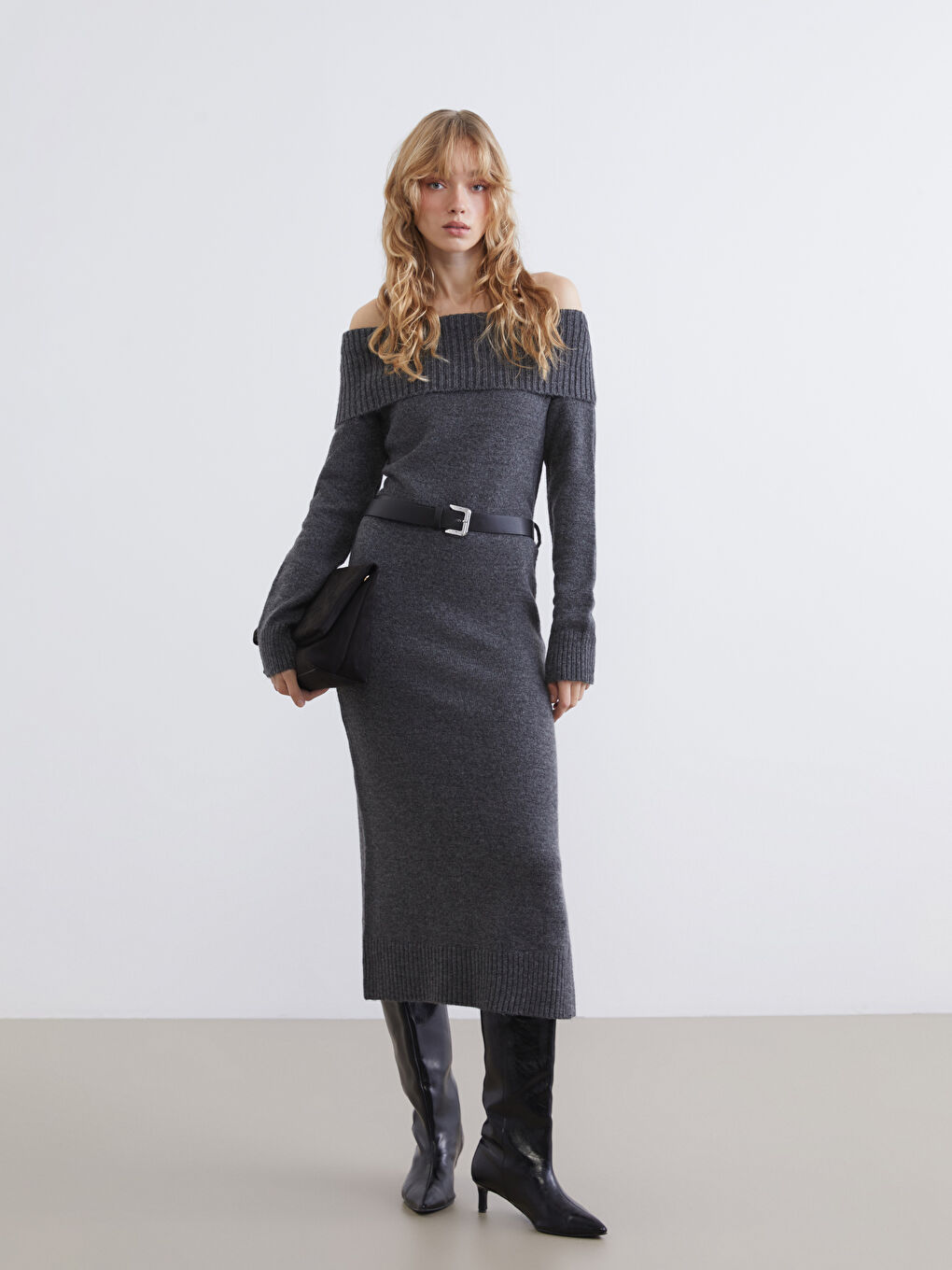 ქალი ანტრაციტი კაბა